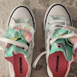 Converse with floral tongue